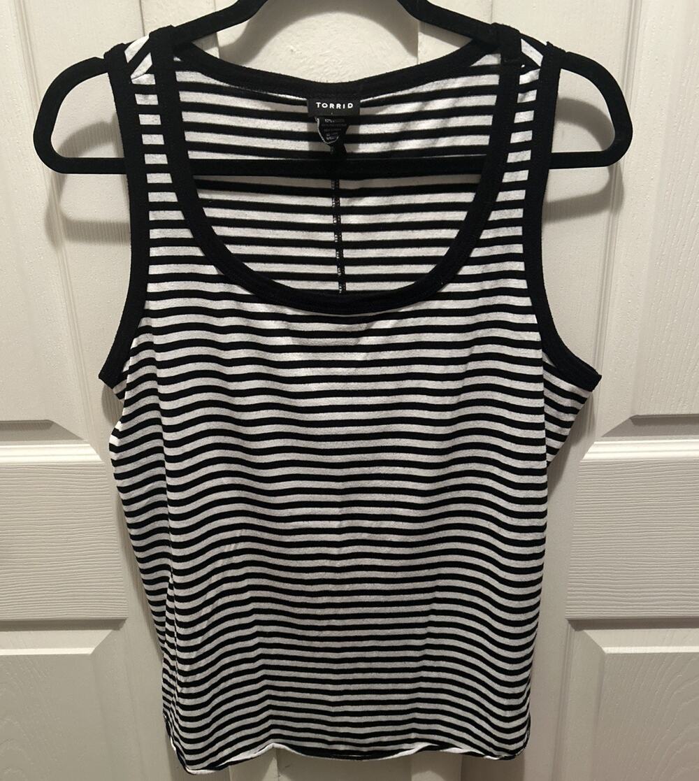 Torrid Plus Size 0 black And white striped tank top
